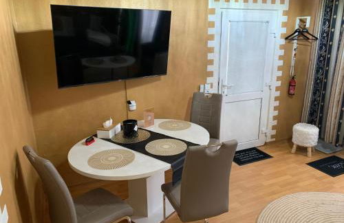 Best-Preis FEWO Rathausblick 2 - Zentrale Lage in Wittenberge - 2 Personen - Einzelzimmer - Vollausstattung - WLAN / Prime & Self-Check-In - Foto 16