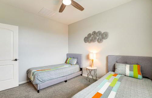 Pool, Views and Ample Space! Sunny Goodyear Retreat - Foto 30