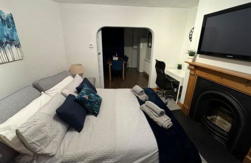 2-bedroom house in Cheltenham town centre - Photo 32