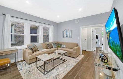 Spacious Haven 8-Min to Chicago Sleeps 10 - Foto 1