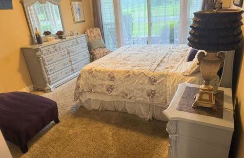 First Class Treatment Luxurious end unit Patio Pool Restaurant Bar on premises Steps away from Everything else! Spacious Condo Stocked with all You Need! - Foto 34