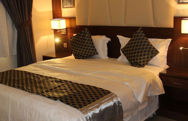 Pestana Hotel & Suites 3 - Photo 12