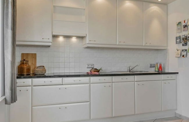 Charming Apartment Near the Beach - Photo 9