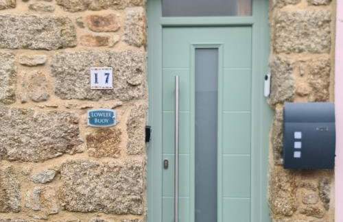 Central Penzance, Modern stylish home, Near Seafront with Gated parking - Photo 14