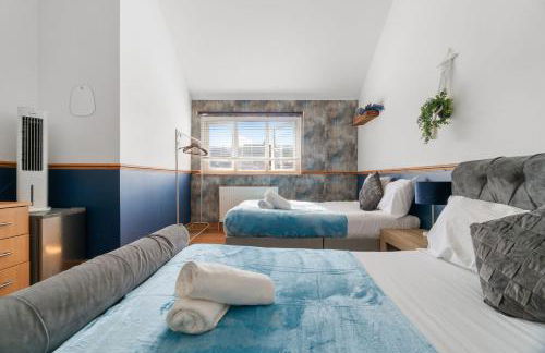 Detached House in Ashford with Free Parking and Hot Tub - Sleeps 10 - Foto 4