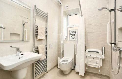 The Hot Tub Townhouse by Holiday Heim - Photo 64