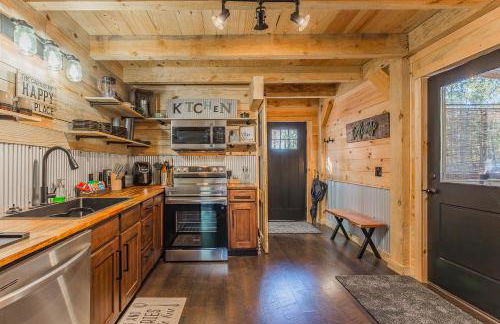 Cozy Cabin Retreat w/ Hot Tub & Nature Views - Foto 3