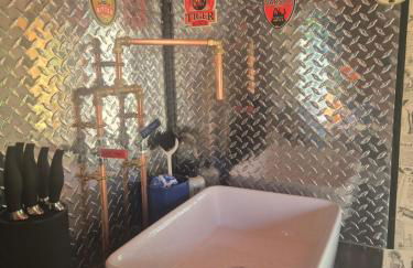 Brewers Bolt Cozy Unique Shepherds Hut - Hot Tub! - Photo 26