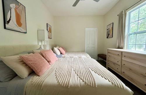 4 Bedroom 3 Full Bath Boho Oasis Saltwater Pool Near Downtown, North of Hyde Park Sleeps 12 Pets OK - Foto 26