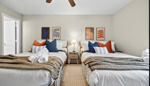 Walk to AT&T Stadium - Modern 2BR With Backyard - Foto 2