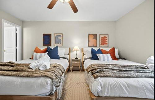 Walk to AT&T Stadium - Modern 2BR With Backyard - Foto 2