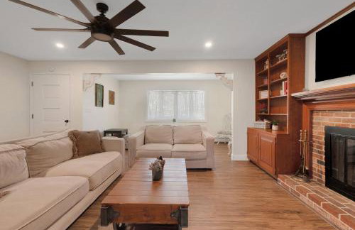 Melvin Village - 5 Bed 3 Bath Arcade Near Lake Pet Friendly fee applies - Foto 24