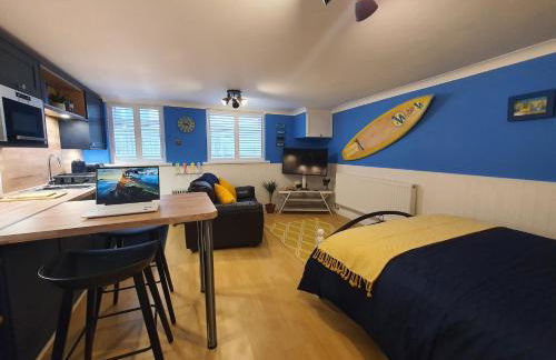 Hayling Hideaway, private cosy annex near to beach - Photo 11