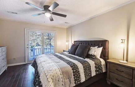 Lakefront Home Private Dock, Tiki Bar, Firepit Shore to Please by Avantstay - Foto 73