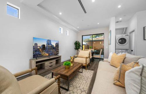 7 BR double house with parking and a backyard in LA - Foto 42