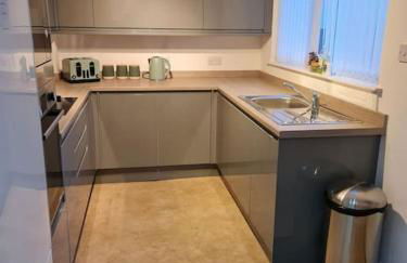 Modern 3 Bedroom Property centrally based - Foto 11