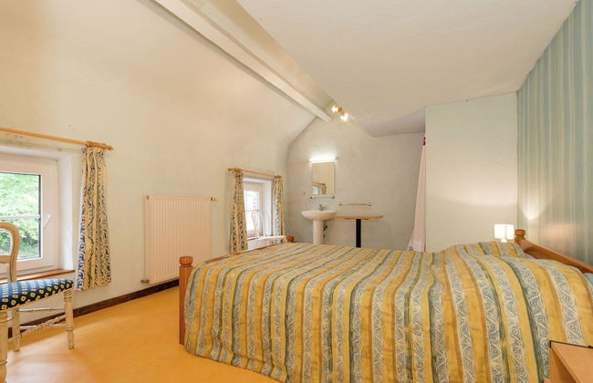 Glorious Holiday Home in Wéris with Hot Tub - Photo 3