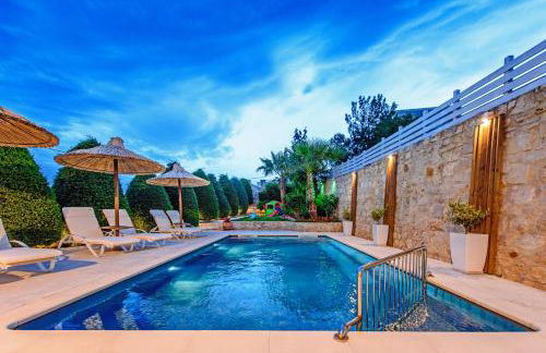 Elmyra Villa, Heated Pool & Walking to beach, By ThinkVilla - Foto 12