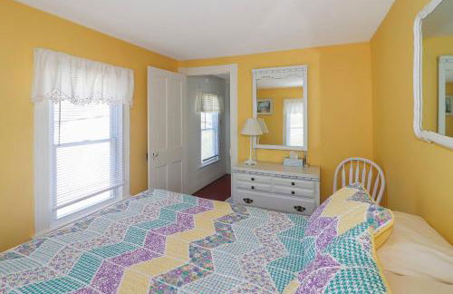Blue Moon - Pet friendly and great location! - Photo 16