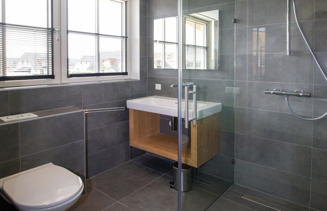 Villa by the Water With Sauna and Terrace - Foto 13