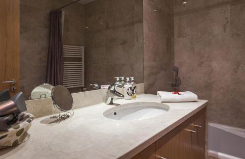 RENT4REST LISBON PARQUE DAS NAÇÕES 17Th FLOOR RIVER VIEW - Photo 27