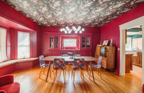 Gorgeous Eccentric Family Home with Cowboy Pool - Foto 1