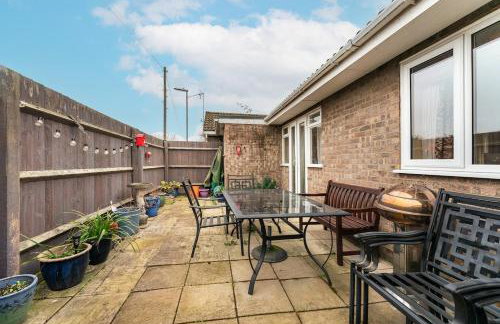 2-Bed Home with Free Parking - 2 min Walk to Bus - Foto 15