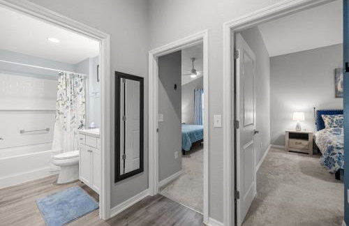 Luxe 2BR in The Villages, Mins to Eastport Town Square With Patio and Kingbed - Foto 27