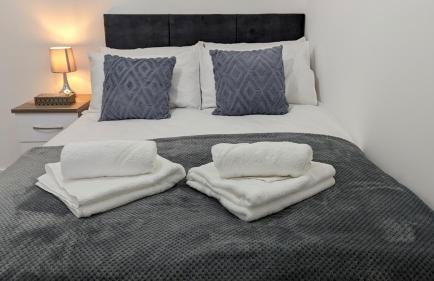 CLARITURF - 4 Bedroom Semi - Private Parking near Turf Moor, Town Centre, Transport and Motorway Links next to Canal, 3 Parks and Lake - Sky and Netflix - Foto 18