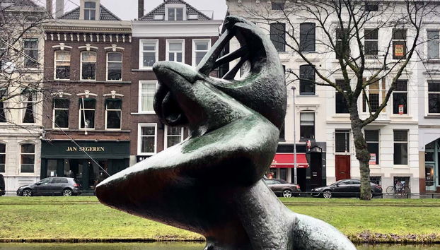 Admirez les différentes sculptures de Rotterdam