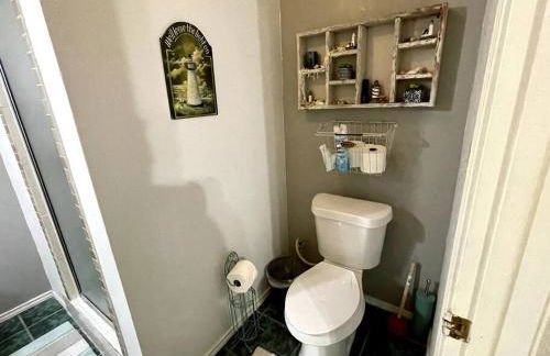 Rest, Relax & enjoy the entire cozy vacational home! - Photo 8