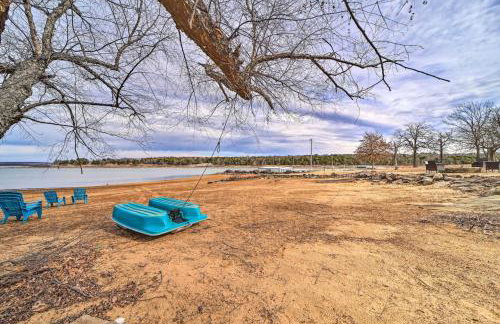 Lakeside Haven with Sandy Beach, Sleeps 12, 3 Bath - Foto 14