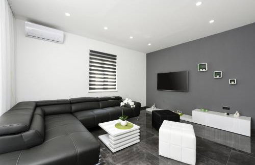 Villa Mare - with HEATED POOL - Foto 24