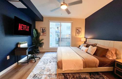 Mid Century With Pool GYM and Parking 10min to Cedars - Photo 1