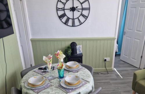 Chalet Ty Lilli Wen -Sleep 6- Pet friendly - Photo 5