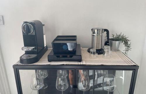 Spacious Flat! Sleeps 7, Pet Friendly and Parking - Photo 57