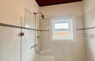 Vista dos sonhos na beira do mar de Angra com pier - Foto 12