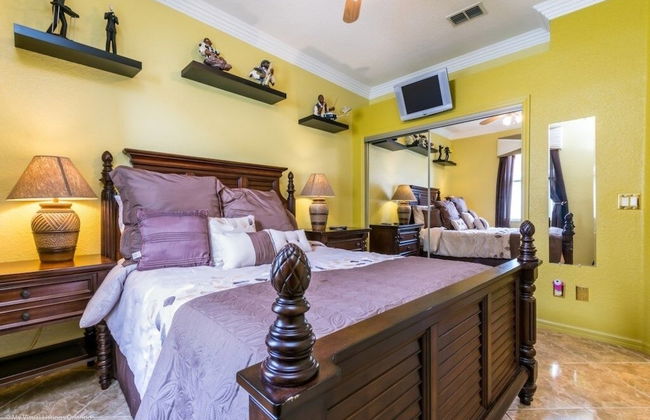 "southern Charm" 4 Bed & 2 Bath Private Pool Home 4 Bedroom Villa by RedAwning - Photo 5