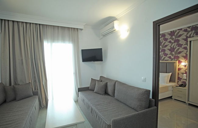 Naias Beach Hotel - Foto 17