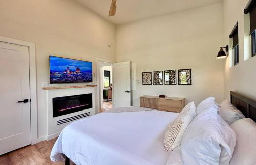 Three Suns Full Rental | 8 Cabins | Views | River - Foto 32