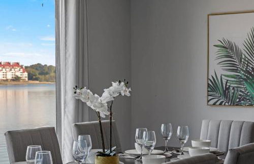 New Renovated 5BD Home with Hot Tub Sauna & Game Rm - Foto 43