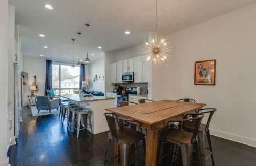 Epic Location- Steps from 12th S, Sleep12 - Foto 1