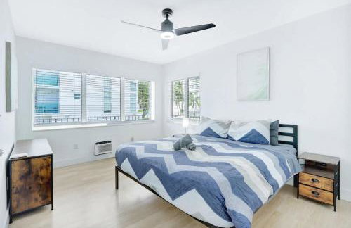 1BR Miami Beach Apt with King plus 2 Queens & Parking - Photo 4