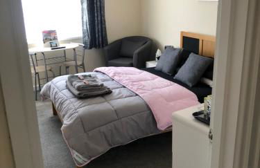 All March 70 pounds per night with 3 nights minimum stay - Foto 2