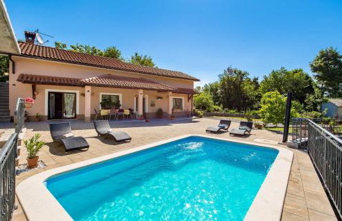 2 Bedroom Gorgeous Home In Veli Brgud - Photo 1