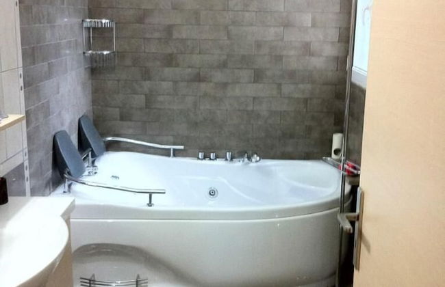 Luxurious 6 Bedroom Villa In a Great Location - Foto 21