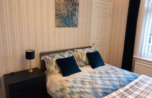 Springfield Apartment - Train to Glasgow or Edinburgh - Private Parking & Wifi - Photo 30