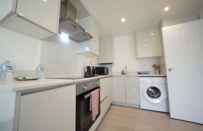 Heathrow Charge and Go - Photo 39