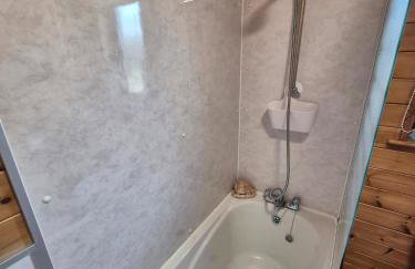 3-Bed Ocean View Lodge - Parking & Terrace - Photo 34