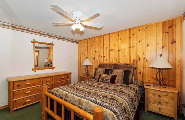 Teakwood Cozy Wood Cabin with Fireplace - Photo 4